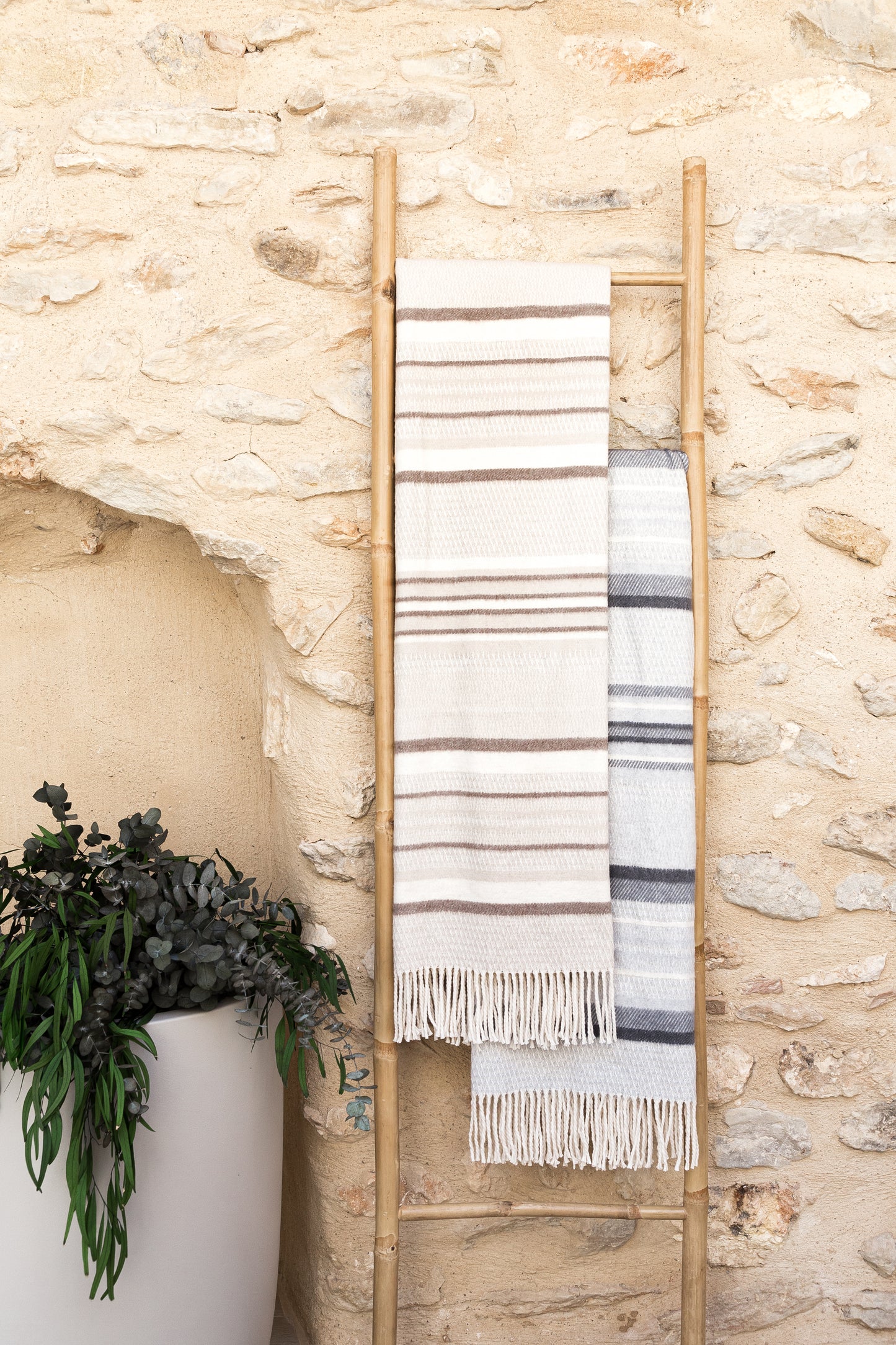 MANTA JACQUARD FLECOS. Stripes