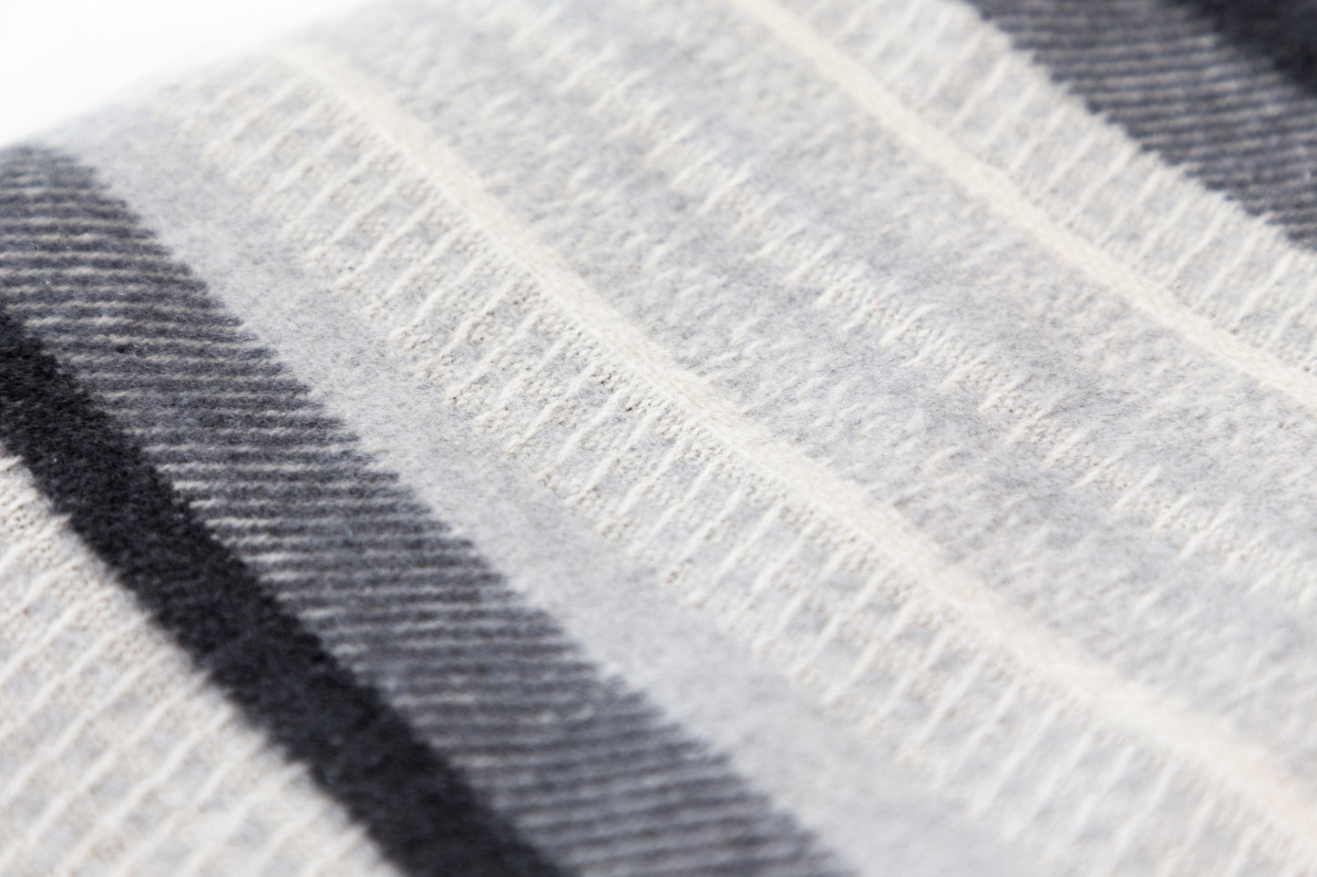MANTA JACQUARD FLECOS. Stripes
